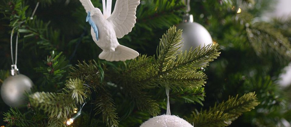 Jelang Natal 2018, makna hiasan pohon natal berupa burung merpati