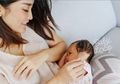 Bayinya Bisa Tidur Sendiri Tanpa Digendong, Yuk Tiru Tip Eva Anindita