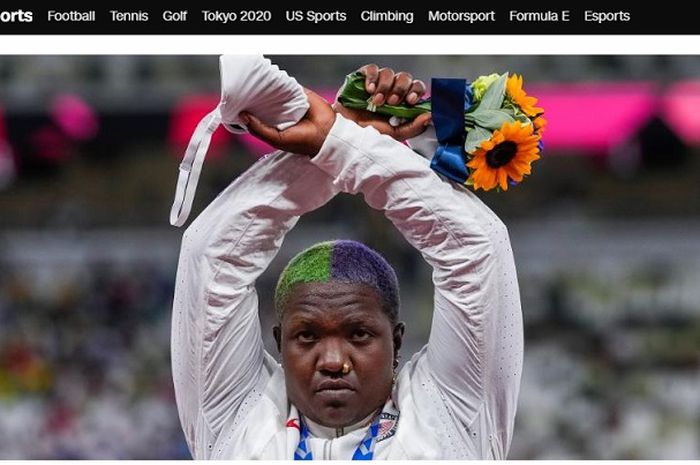 Raven Saunders, atlet tolak Amerika Serikat peraih medali perak di Olimpiade Tokyo.