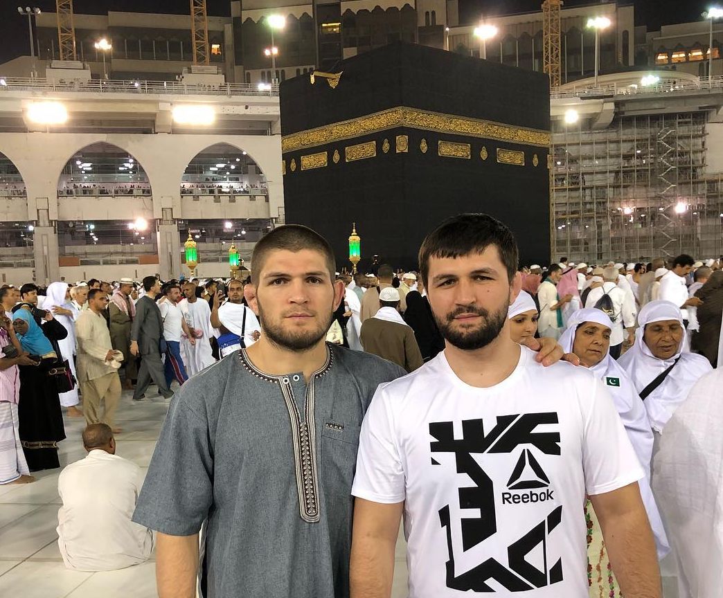Khabib saat mengunjungi Makkah