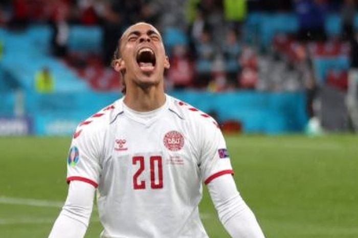 Selebrasi striker Denmark, Yussuf Poulsen usai menjebol gawang Rusia dalam laga matchday 3 EURO 2020 grup B, di Stadion Parken, Copenhagen, Senin (21/6/2021) atau Selasa dini hari WIB. 