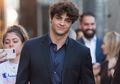 Noah Centineo Cerita Soal Fans yang Mengikutinya Dari Bandara!