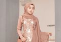 Tiru 5 Outfit Kondangan Hijab Super Manis Warna Lembut ala Selebgram