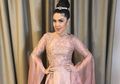 6 Gaya Dress Formal Tina Toon yang Super Elegan. Cocok Buat Kondangan!
