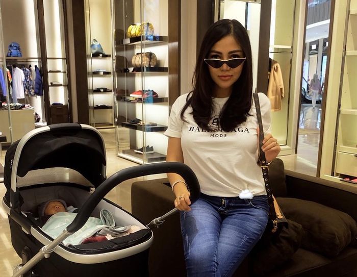 Bella Shofie bersama sang buah hati, Danillo Prince Rigan.