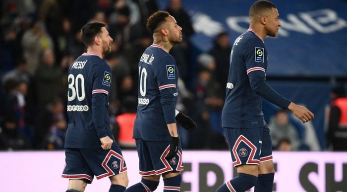 Lionel Messi, Neymar, dan Kylian Mbappe dalam laga PSG versus Lorient pada Minggu (3/4/2022).