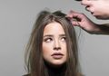 Simak 5 Rekomendasi Jojoba Oil untuk Atasi Rambut Berketombe yuk!