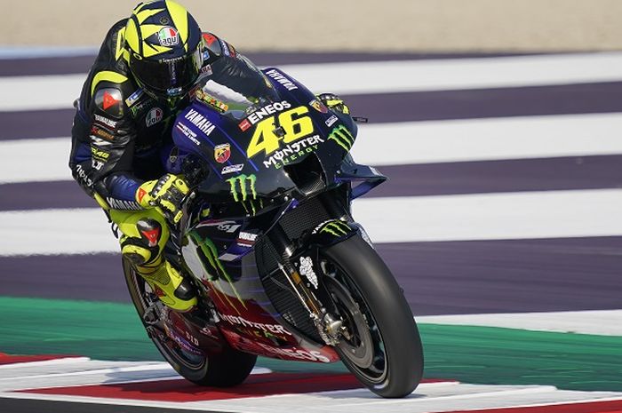 Pembalap Monster Energy Yamaha, Valentino Rossi, saat tampil pada sesi latihan bebas MotoGP Emilia Romagna di Sirkuit Misano, Italia, 18 September 2020.