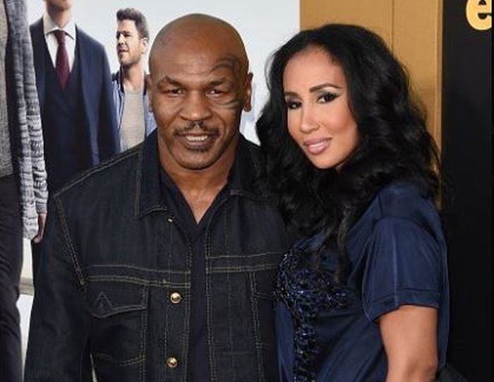 Legenda tinju dunia, Mike Tyson bersama sang istri, Lakiha Spicer.