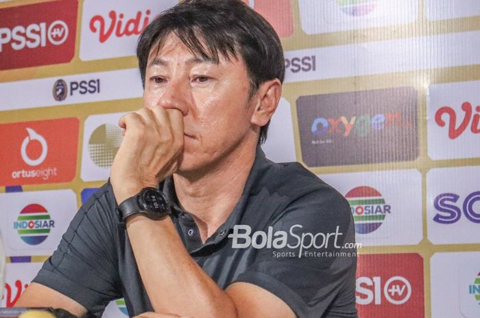 Pelatih timnas U-19 Indonesia, Shin Tae-yong dalam konferensi pers pasca-pertandingan melawan Myanmar, Minggu (10/7/2022)