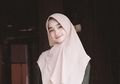 Sontek 3 Gaya Kece Selebgram Hijab Bella Almira Memakai Pleated Skirt!