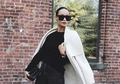 Bisa Dipadukan dengan Banyak Gaya, yuk Coba 7 Winter Outfit Simpel Ini