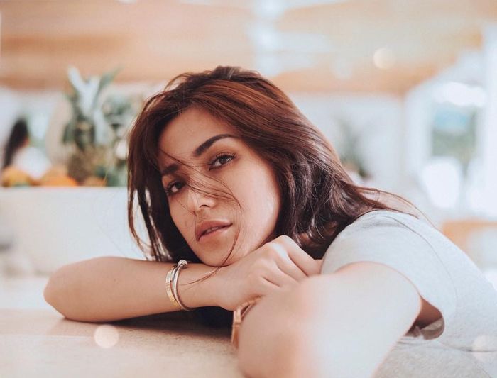 Jessica Iskandar kenakan topi mewah!