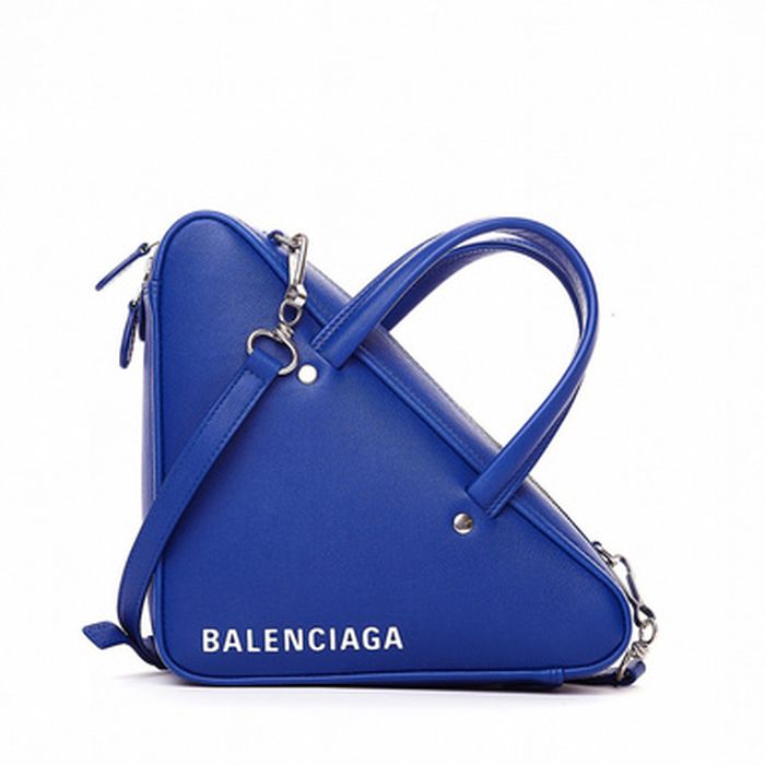 Tas branded milik Nikita Willy