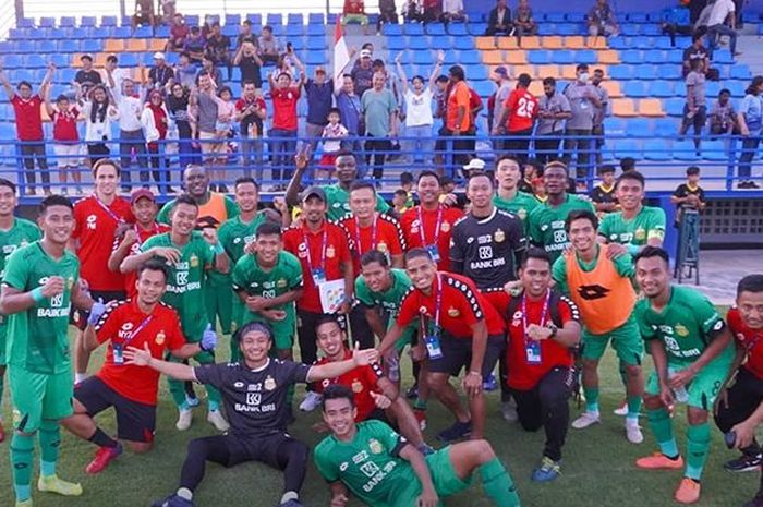 Para pemain Bhayangkara FC merayakan kemenangan atas Vishaka FC dalam turnamen Siem Reap Super Asia Cup 2020 di Stadion SRU, Kamboja, Jumat (24/1/2020).