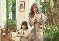 Hari Pertama Ramadan, Artis Cantik Ini Ajak Anaknya Belajar Puasa