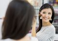 Pakai Bedak Tabur Sebelum Foundation, Wow Riasan Wajah Selalu 'On'!