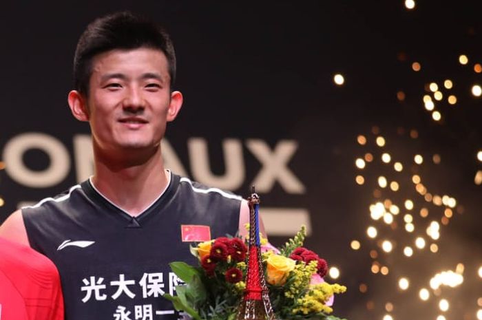 Pebulu tangkis tunggal putra China, Chen Long, di atas podium French Open 2019.