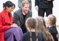 Pangeran Harry Rela Membungkuk Agar Wajahnya Bisa Disentuh Seorang Anak, Kenapa?