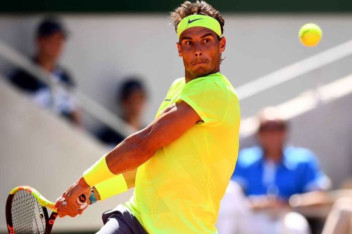 Aksi Rafael Nadal pada babak keempat French Open 2019, Minggu (2/6/2019)