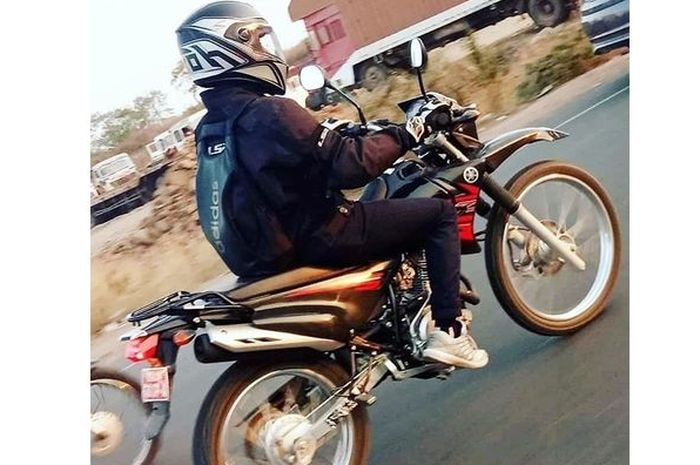 Yamaha XTZ-125 terpantau di jalanan India.