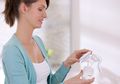 Memompa ASI Lebih Lancar, Yuk Terapkan Cara-cara Berikut Ini Moms