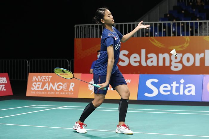 Pebulu tangkis tunggal putri Indonesia, Putri Kusuma Wardani, pada partai pertama melawan Kazakstan Kejuaraan Beregu Asia 2022 di Setia City Convention Centre, Shah Alam, Selangor, Malaysia, Rabu (16/2/2022).