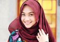 10 Inspirasi Fashion Hijab dengan Outer Ala Indah Nada Puspita