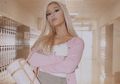 Ariana Grande Sukses Samakan Rekor yang Dipegang The Beatles Selama 55 Tahun!