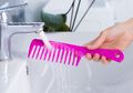 Cara Membersihkan Sisir Rambut dengan Benar