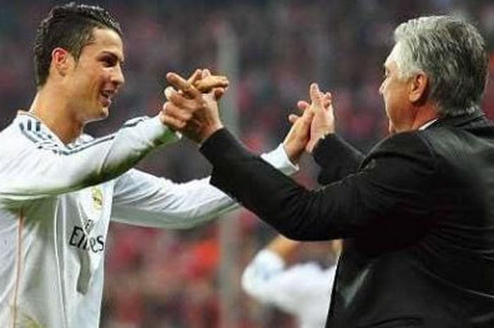 Cristiano Ronaldo dan Carlo Ancelotti melakukan selebrasi saat sama-sama di Real Madrid.