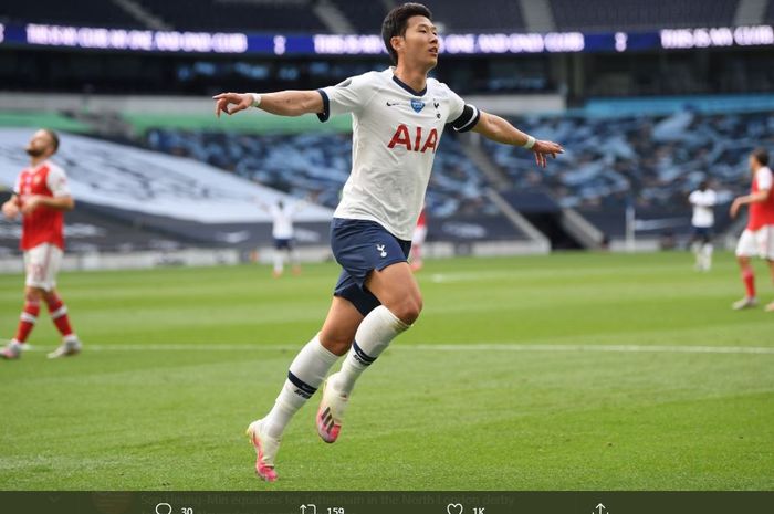 Son Heung-min merayakan golnya untuk Tottenham Hotspur ke gawang Arsenal dalam laga Liga Inggris di Tottenham Hotspur Stadium, 12 Juli 2020.