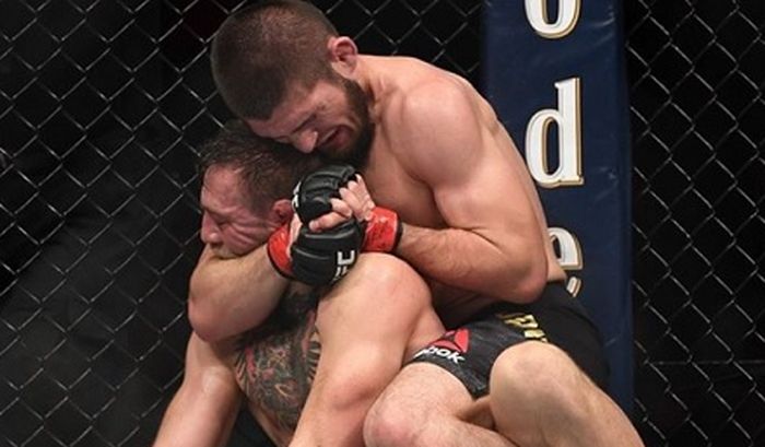 Khabib Nurmagomedov saat bertarung dengan Conor McGregor di UFC 229. 