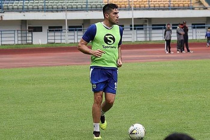 Pemain asing Persib Bandung, Fabiano Beltrame saat mengikuti sesi latihan di Stadion Gelora Bandung Lautan Api (GBLA), Minggu (24/3/2019). 