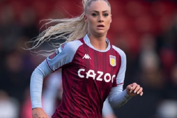 Bintang Aston Villa, Alisha Lehmann bicara soal feminim dan profesi pesepak bola wanita profesional.