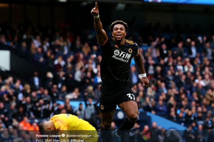 Penyerang Wolverhampton Wanderers, Adama Traore, merayakan golnya ke gawang Manchester City.