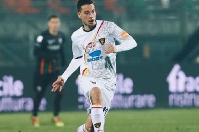 Thom Haye, pesepak bola Belanda keturunan Indonesia yang berhasil membawa Lecce promosi ke Liga Italia Serie-A, sempat akan dinaturalisasi PSSI.