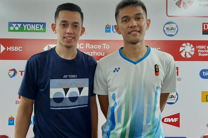 Pasangan ganda putra Indonesia, Fajar Alfian/Muhammad Rian Ardianto, berpose seusai menjalani konferensi pers pertandingan perempat final Indonesia Masters 2020.