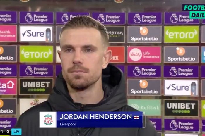 Kapten Liverpool, Jordan Henderson, menjalani wawancara seusai laga Liga Inggris kontra Southampton di Stadion St. Mary's, Senin (4/1/2020).