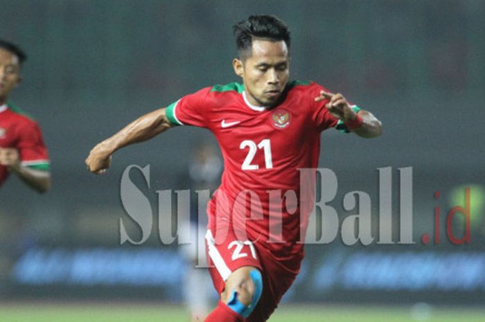 Gelandang Timnas Indonesia Andik Vermansah saat laga persahabatab melawan Timnas Kamboja di Stadion 