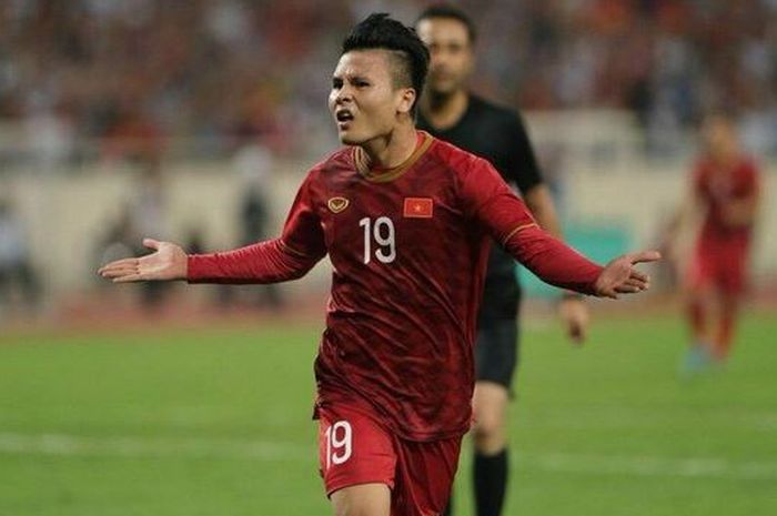Pemain timnas Vietnam Nguyen Quang Hai saat merayakan gol ke gawang Malaysia dalam lanjutan Grup G Kualifikasi Piala Dunia 2022 pada hari Kamis (10/10/2019) di Stadion My Dinh, Hanoi.