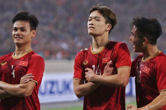 Para pemain timnas U-23 Vietnam merayakan gol ke gawang Thailand dalam partai kualifikasi Piala Asia U-23 2020.