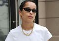 7 Style dengan Tiny Sunglasses Biar Kece Seperti Seleb Hollywood