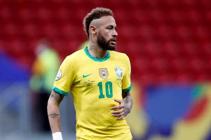 Penyerang timnas Brasil, Neymar bersiap hadapi timnas Argentina pada final Copa America 2021.
