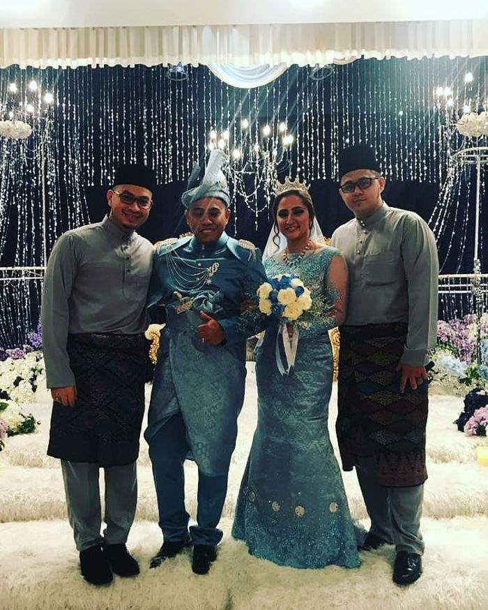 Bubu mengenakan pakaian khas Malaysia
