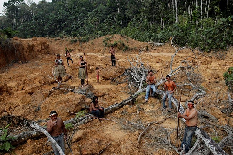 Ketakutan 'Suku-suku yang Hilang' di Amazon: 'Kami Sedih Karena Hutan Hampir Mati'