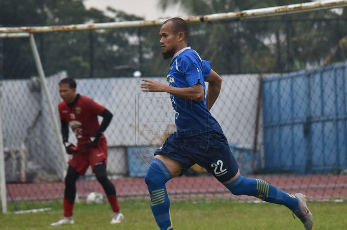 Supardi Nasir mulai berlatih di Stadion Arcamanik, Kota Bandung, Jumat (24/1/2020).