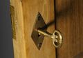Pintu Kayu Bisa Menyusut dan Memuai Tergantung Cuaca, Kenapa?