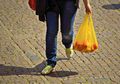 Siap-Siap, Mulai 1 Maret Kita Harus Membayar Tas Plastik di Minimarket