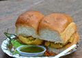 Mencicipi Vada Pav, Burger Kentang ala India yang Khas di Mumbai